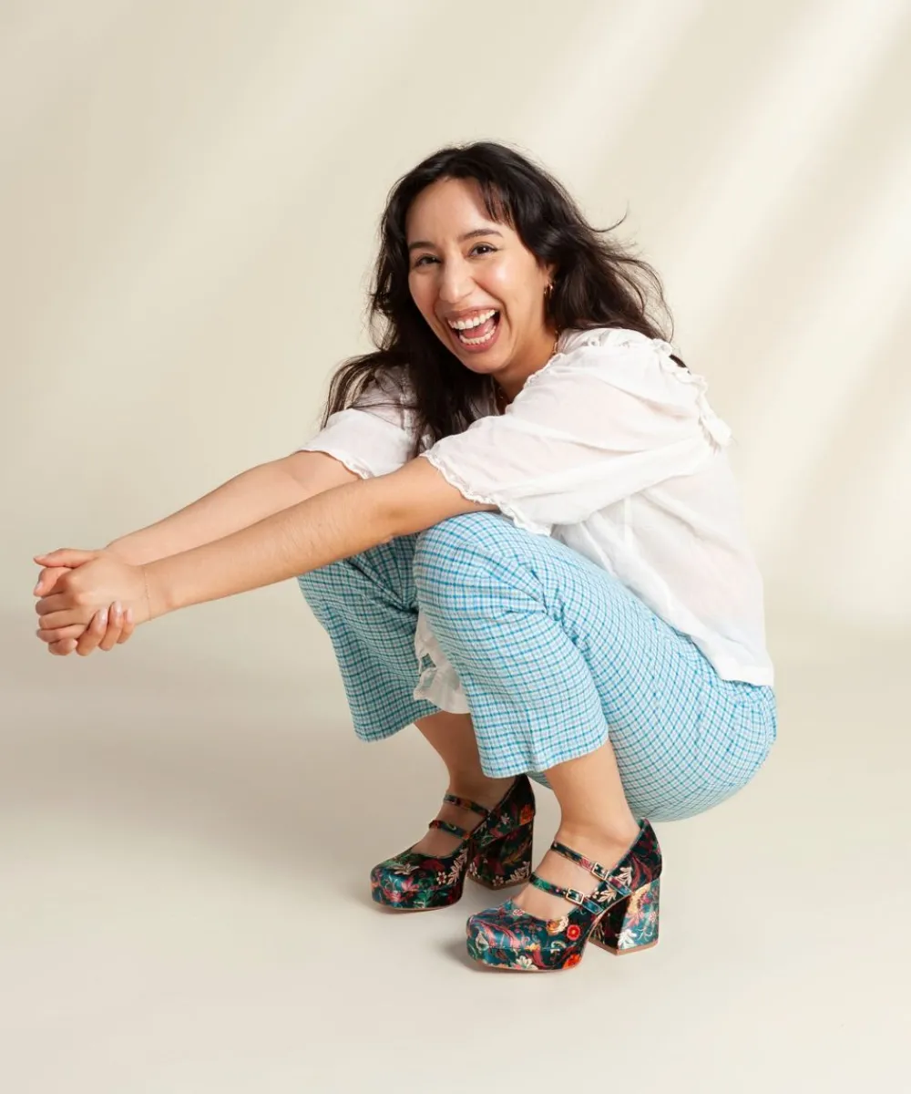 bizzy_in_hani_1.webp Women Charlotte Stone Bizzy In Hani