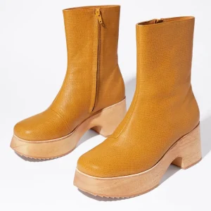 Women Charlotte Stone Isla In Caramel