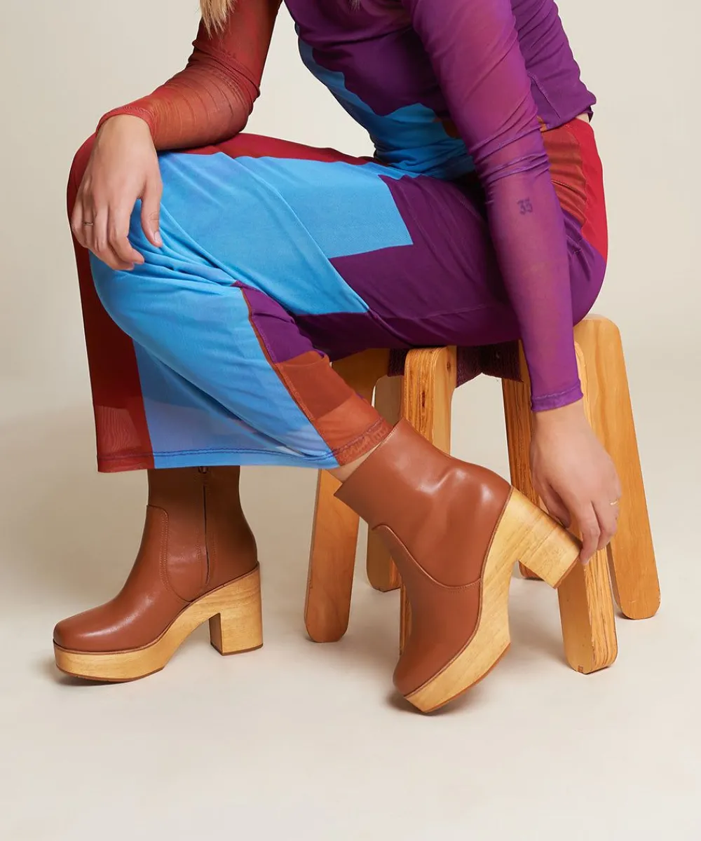 paz_in_luggage_1-1.webp Women Charlotte Stone Paz In Luggage